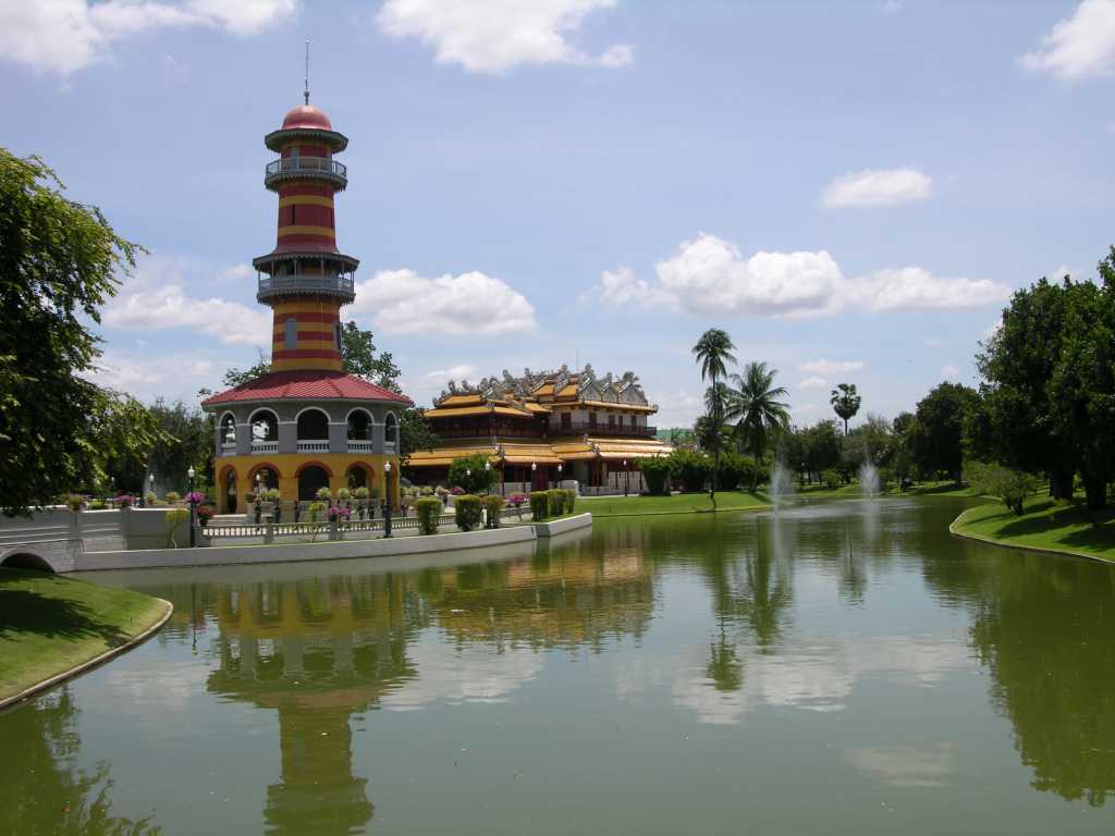 Bangkok 06 04 Ayutthaya Bang-Pa In Ho Withun Thasana Tower On the left at Bang-Pa In is the Ho (tower) Withun Thasana, an observatory built in 1881 as a lookout tower to view the surrounding countryside. On the right is the Wehart Chamron (heavenly light), a Chinese-style mansion, built by China and presented to the King in 1899. It has ornamented tile floors, massive ebony furniture, gold, silver, and porcelain.